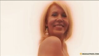 مشهد فلم سكس نار مترجم طويل الساق مع الأغنية الرائعة في إطلاق النار على السكيت للفريق
